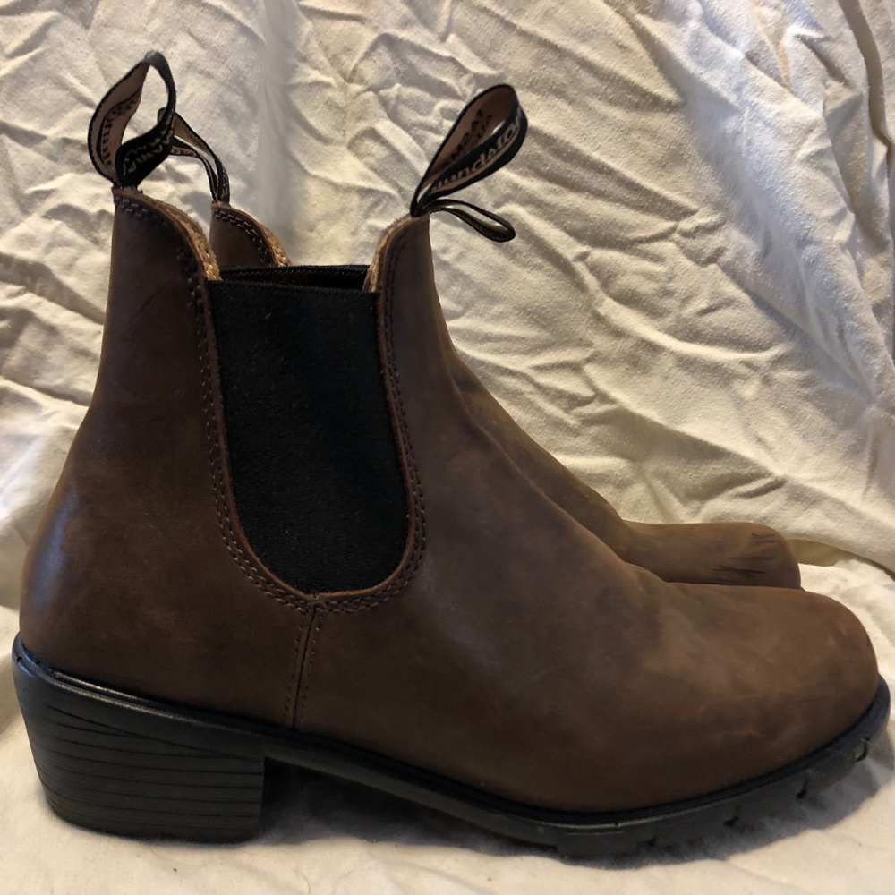 Blundstone heeled chelsea boots